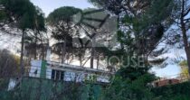 Villa with Spacious Interiors and Land, 9 km from Cefalù