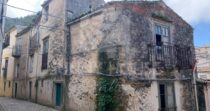 Townhouse on 4 Levels to Renovate – Gratteri, Corso Umberto I