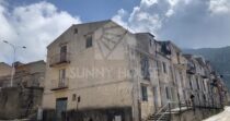 Detached House for Sale in Gratteri
