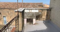 Detached House for Sale in Gratteri